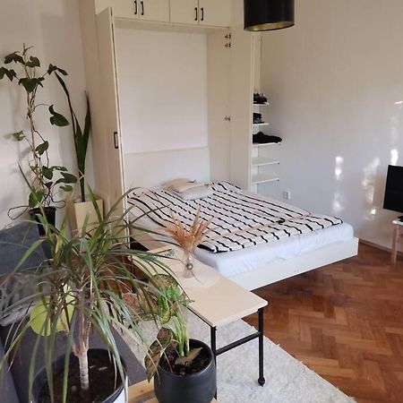 Cozy Studio In The City Centre Near Train Station Pressburg Exterior foto