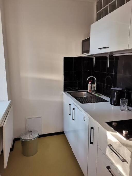 Cozy Studio In The City Centre Near Train Station Pressburg Exterior foto