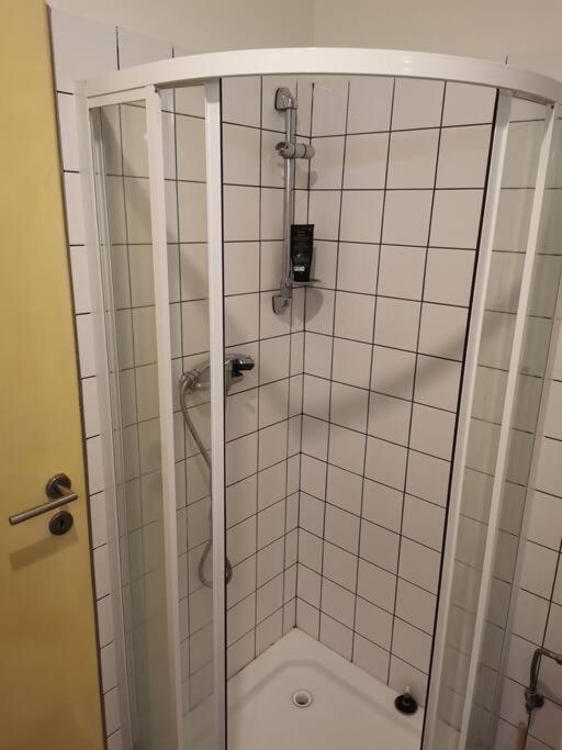 Cozy Studio In The City Centre Near Train Station Pressburg Exterior foto